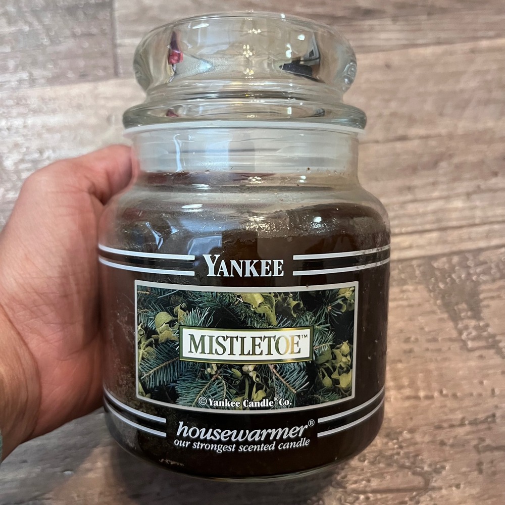 Yankee Candle Mistletoe Housewarmer Scented Jar Candle 14.5 oz‎ Holiday Green
